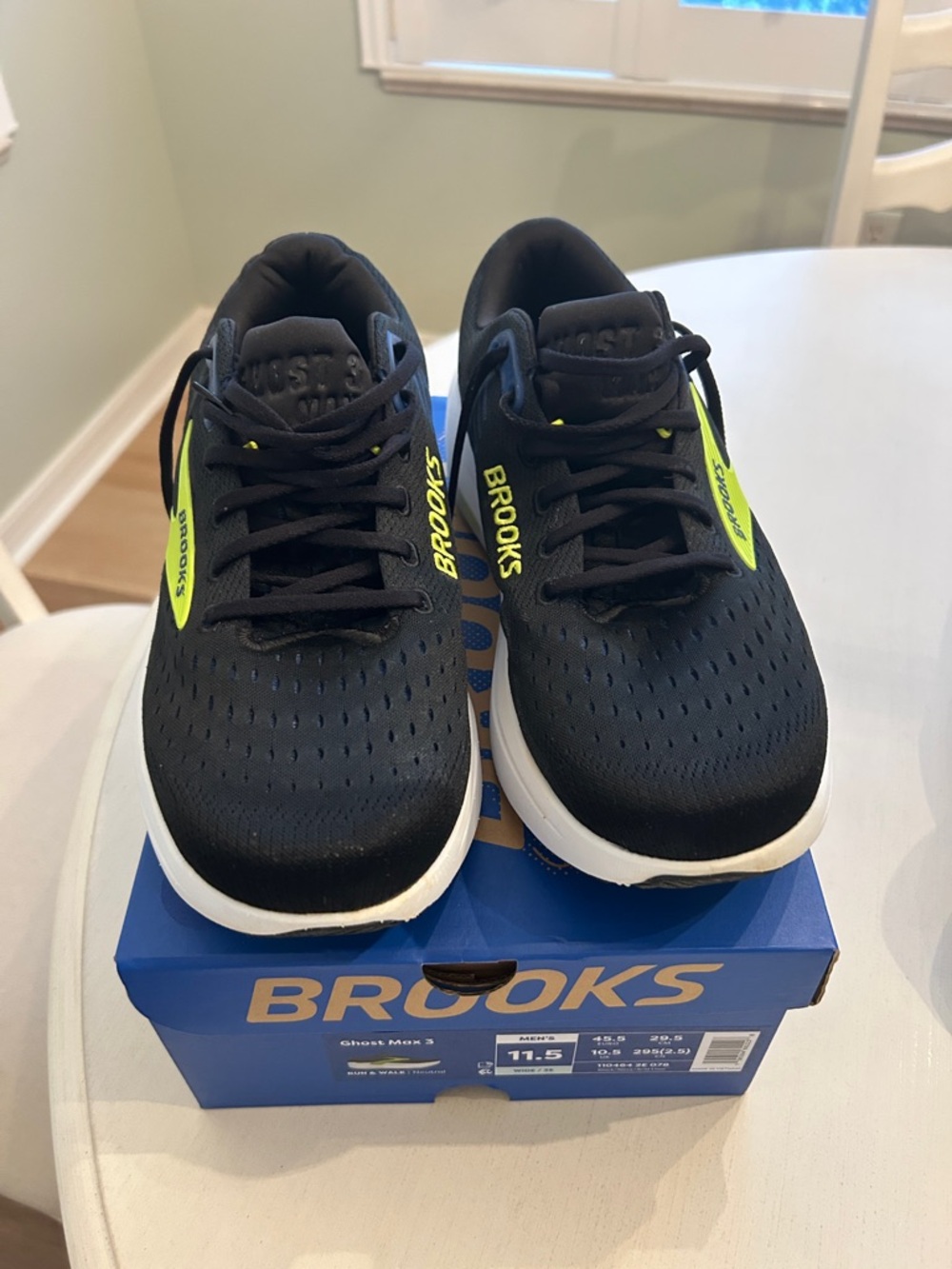 Brooks Black Sneakers with Neon Yellow Accents